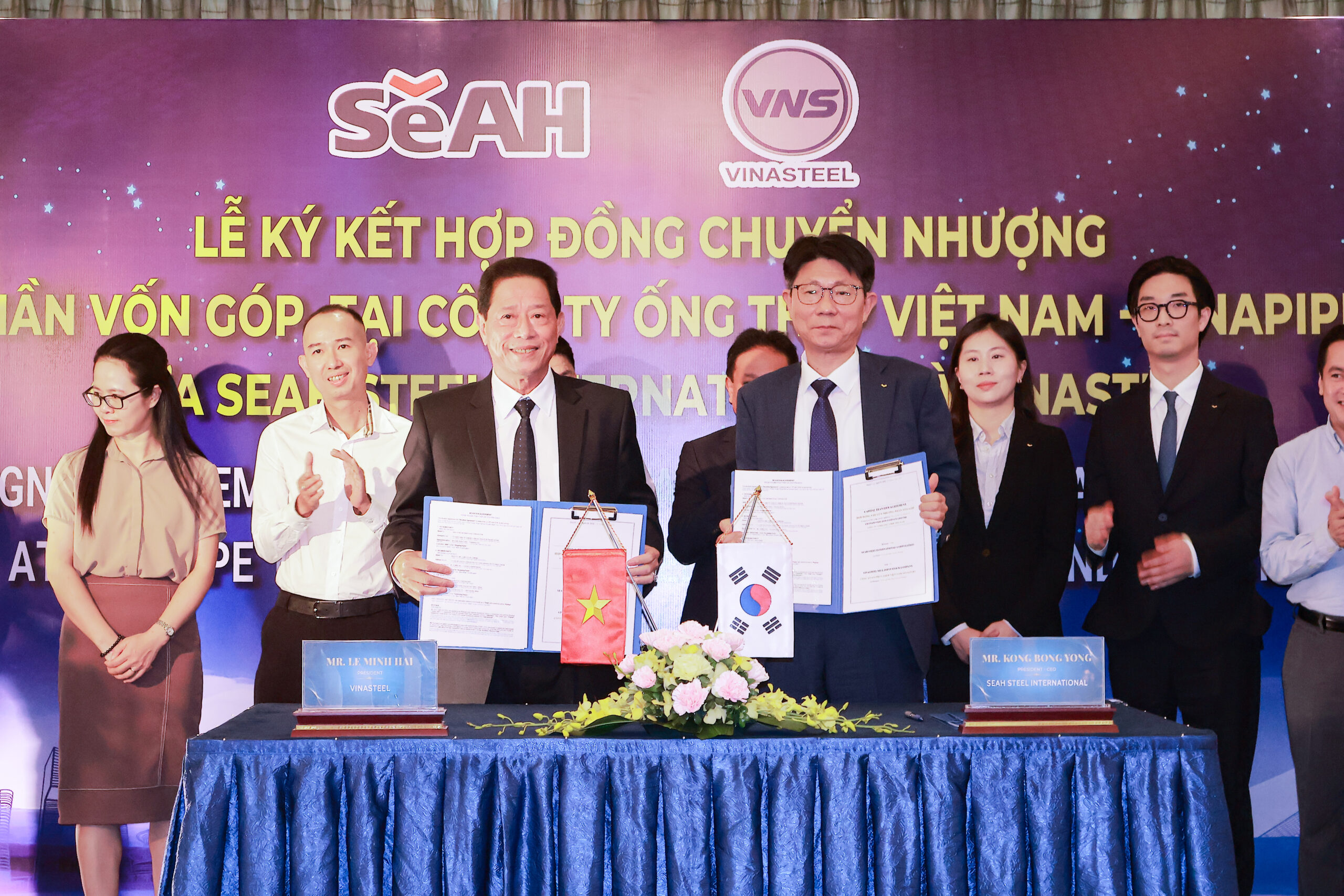 LỄ KÝ KẾT HỢP ĐỒNG CHUYỂN NHƯỢNG VỐN GÓP TẠI VINAPIPE  GIỮA SEAH STEEL INTERNATIONAL CORPORATION VÀ VINASTEEL